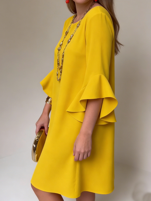 Vestido corto recto de mujer con mangas acampanadas y puños abiertos