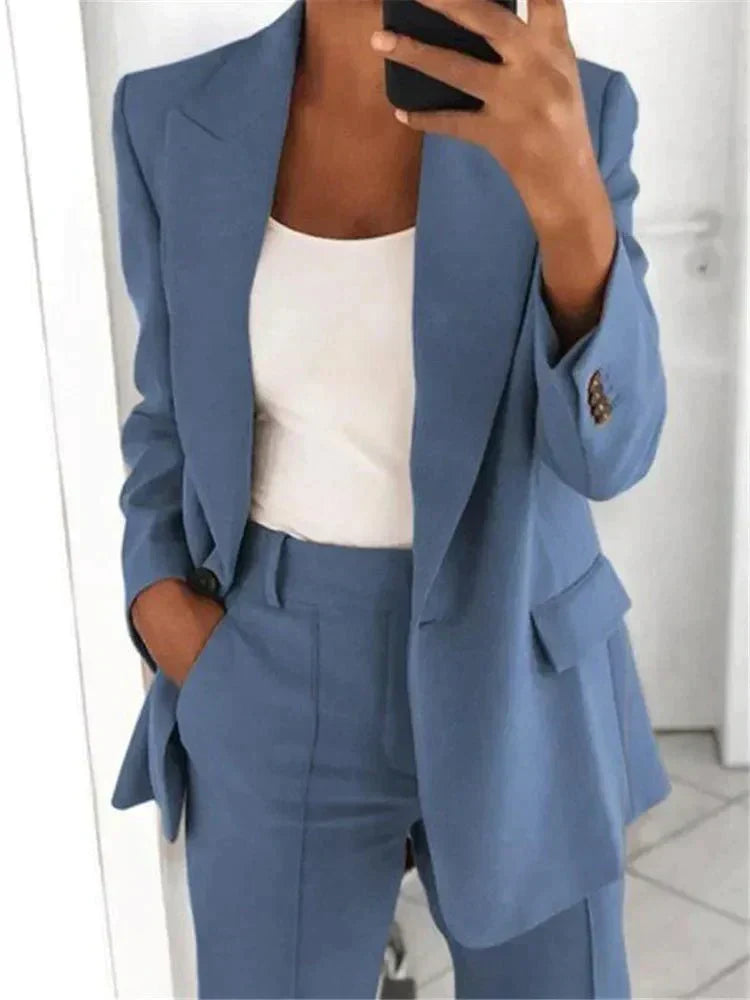 Conjunto elegante de dos piezas para mujer con diseño coordinado