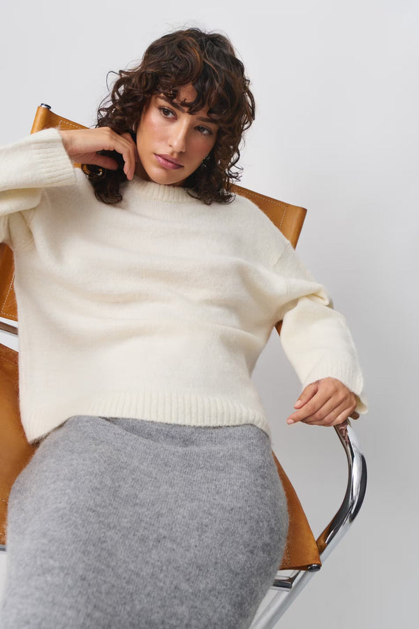 Suéter de punto para mujer con cuello redondo y ajuste relajado