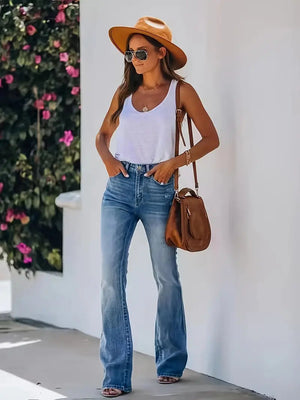 Jeans de mujer con corte bota elásticos y ajuste esculpido