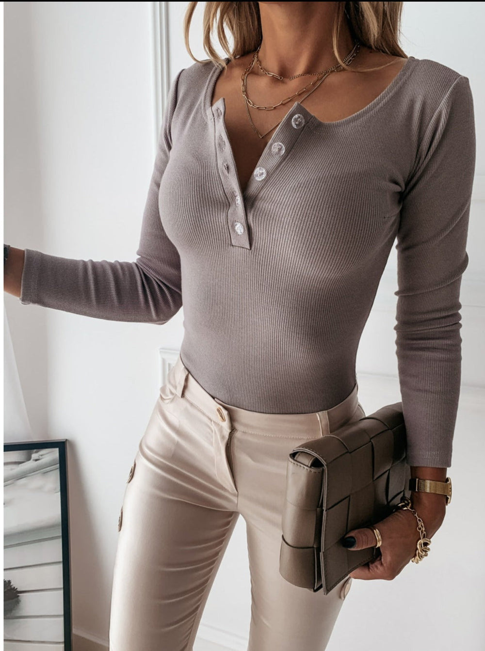 Camiseta de manga larga Henley acanalada para mujer