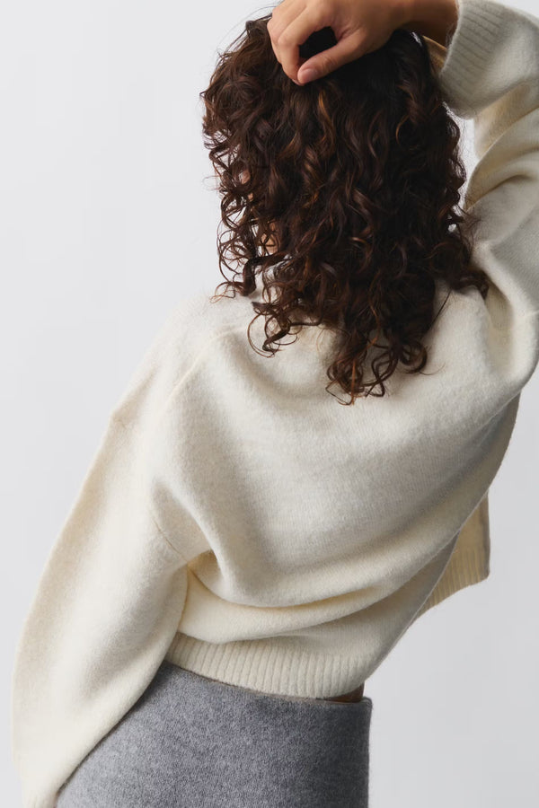 Suéter de punto para mujer con cuello redondo y ajuste relajado
