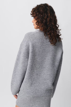 Suéter de punto para mujer con cuello redondo y ajuste relajado