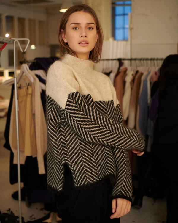 Colorblock Herringbone Knit Turtleneck Sweater for Women