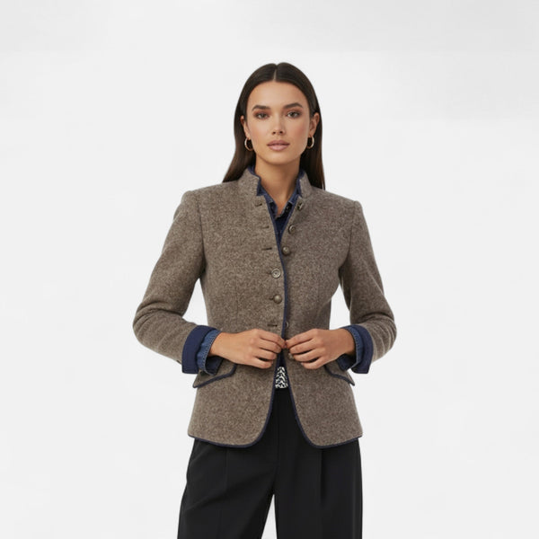 Blazer elegante con botones, corte entallado y cuello alto