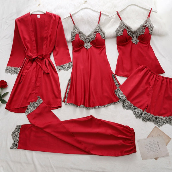 Pijama elegante de mujer con encaje y bata sin mangas