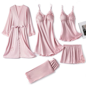 Pijama elegante de mujer con encaje y bata sin mangas