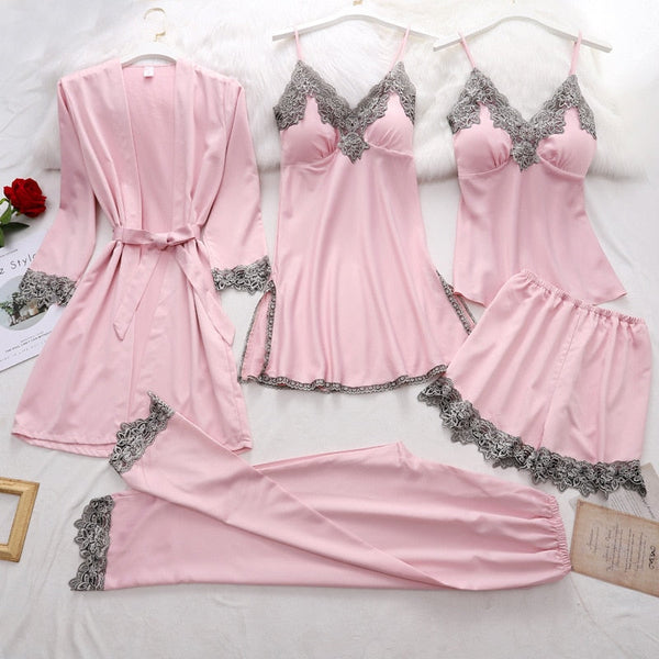 Pijama elegante de mujer con encaje y bata sin mangas