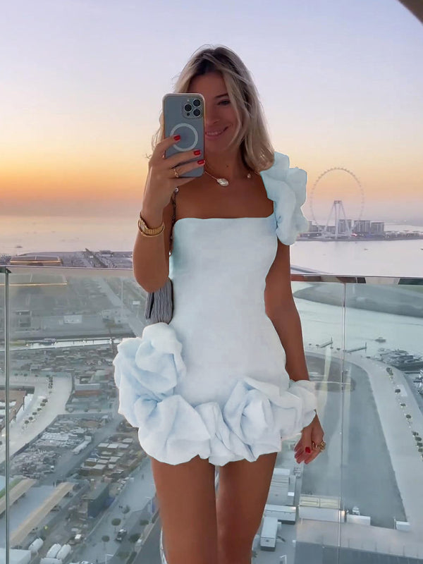 Vestido mini con capas chic y romance soñador