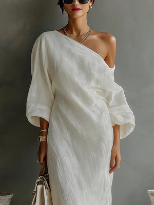 Vestido largo asimétrico de mujer con un hombro descubierto