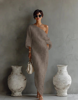 Vestido largo asimétrico de mujer con un hombro descubierto