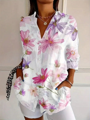 Blusa de mujer con estampado floral vibrante y botones