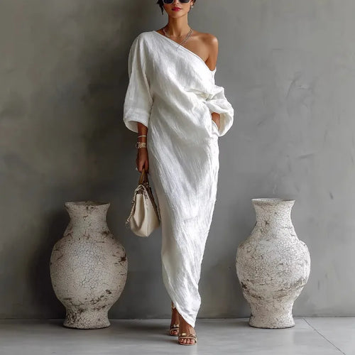 Vestido largo asimétrico de mujer con un hombro descubierto