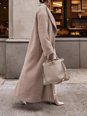 Abrigo largo para mujer de corte oversize y elegante
