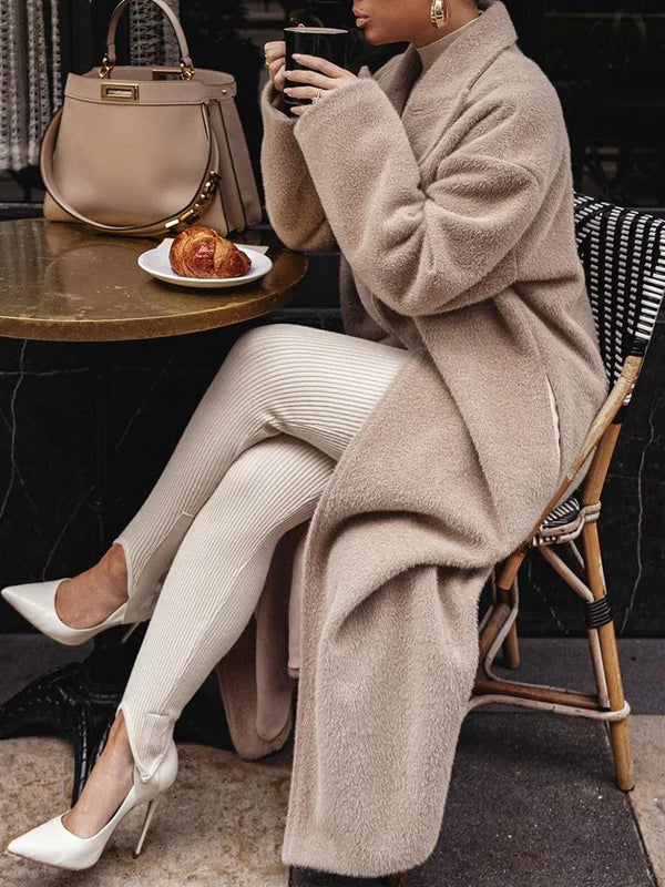 Abrigo largo para mujer de corte oversize y elegante
