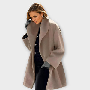 Abrigo oversize con capucha y cuello cruzado para mujer