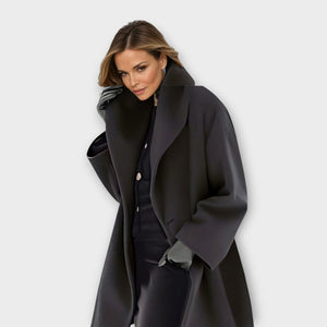 Abrigo oversize con capucha y cuello cruzado para mujer