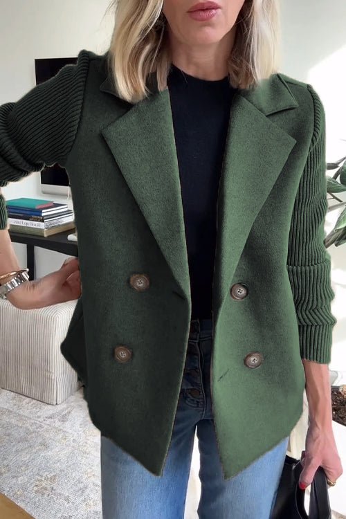 Blazer entallado y chic con mangas de punto