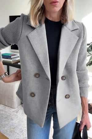 Blazer entallado y chic con mangas de punto