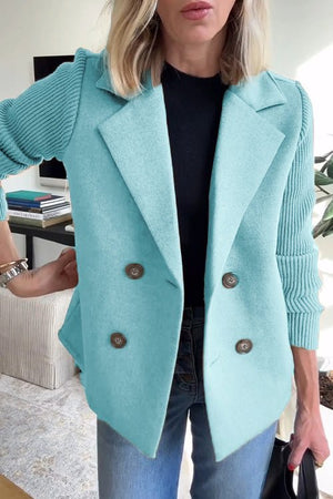 Blazer entallado y chic con mangas de punto