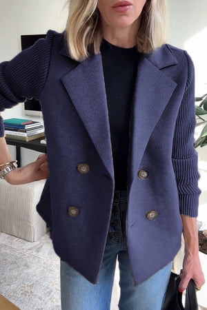 Blazer entallado y chic con mangas de punto