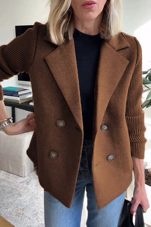 Blazer entallado y chic con mangas de punto