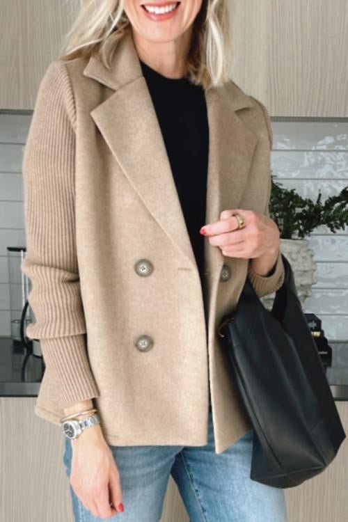 Blazer entallado y chic con mangas de punto