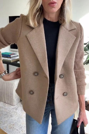 Blazer entallado y chic con mangas de punto