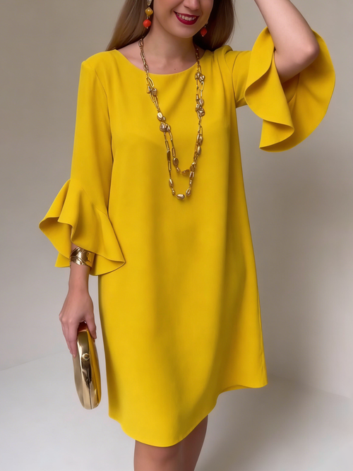 Vestido corto recto de mujer con mangas acampanadas y puños abiertos