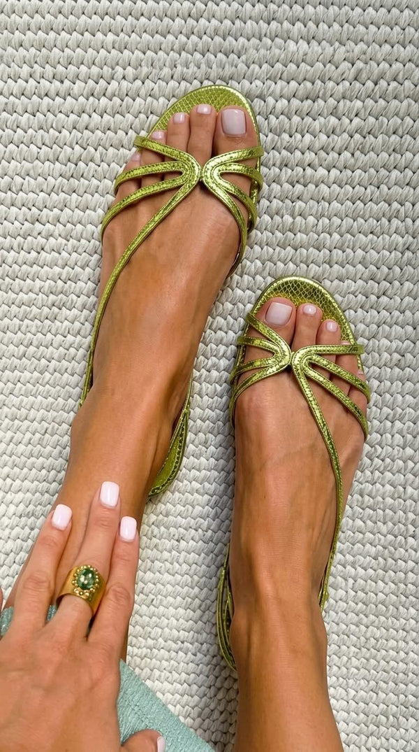 Sandalias planas metálicas de tiras para mujer