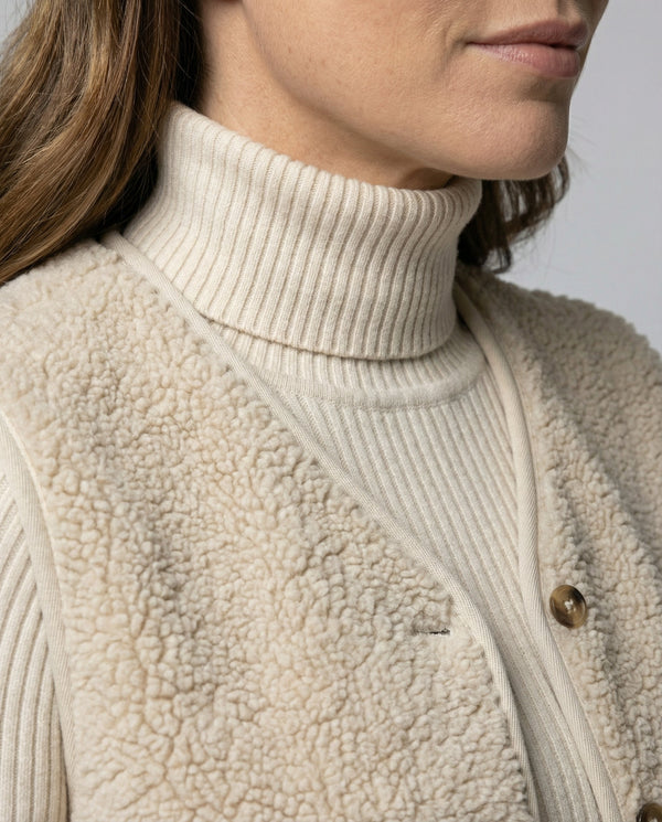 Women's Cosy Teddy Fleece Button-Front Vest with Front Pocket