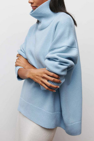 Suéter de cuello alto oversize y cómodo