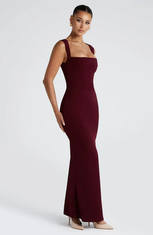 Vestido largo elegante con escote cuadrado para mujer
