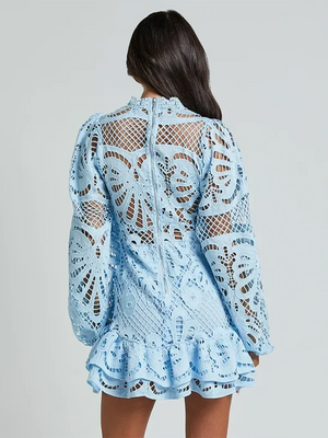 Vestido mini con mangas largas de encaje y volantes para mujer